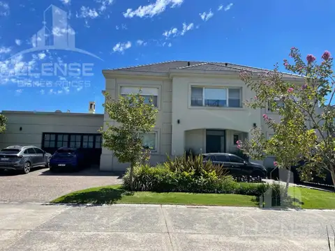 Casa de categoría 8 ambientes sobre 2 lotes en venta y alquiler -  Barrancas de Guido Quilmes
