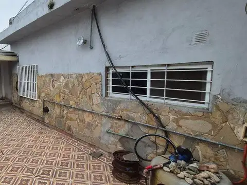 Casa 6 ambientes con 2 baños