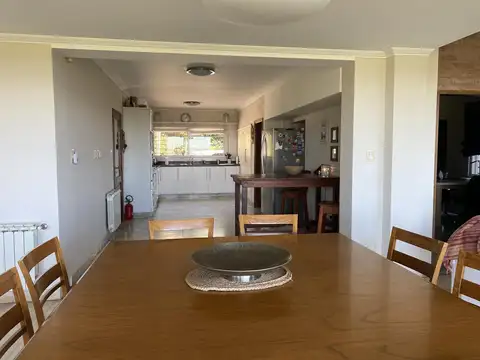 Casa 12 ambientes con 4 baños