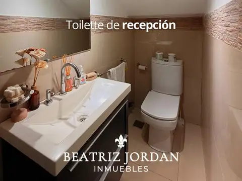 Casa en Alquiler con 3 cocheras