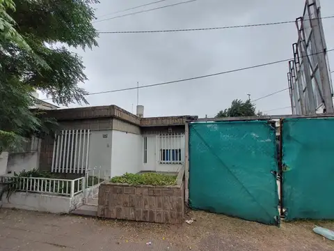 VENTA- Terreno en  esquina zona comercial en Villa Gobernador Galvez