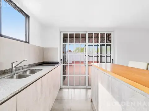 Divino PH de 3 ambientes con terraza - 3º piso por escalera - No apto crédito