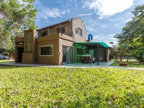 EN VENTA CASA 3 DORMITORIOS. TERRENO 1187M2. QUINCHO, PISCINA. GARITA 15 BIS. FUNES.
