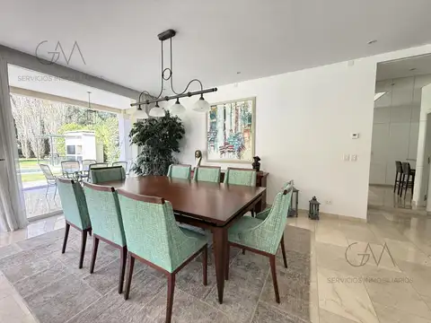 Casa 5 ambientes con 4 baños