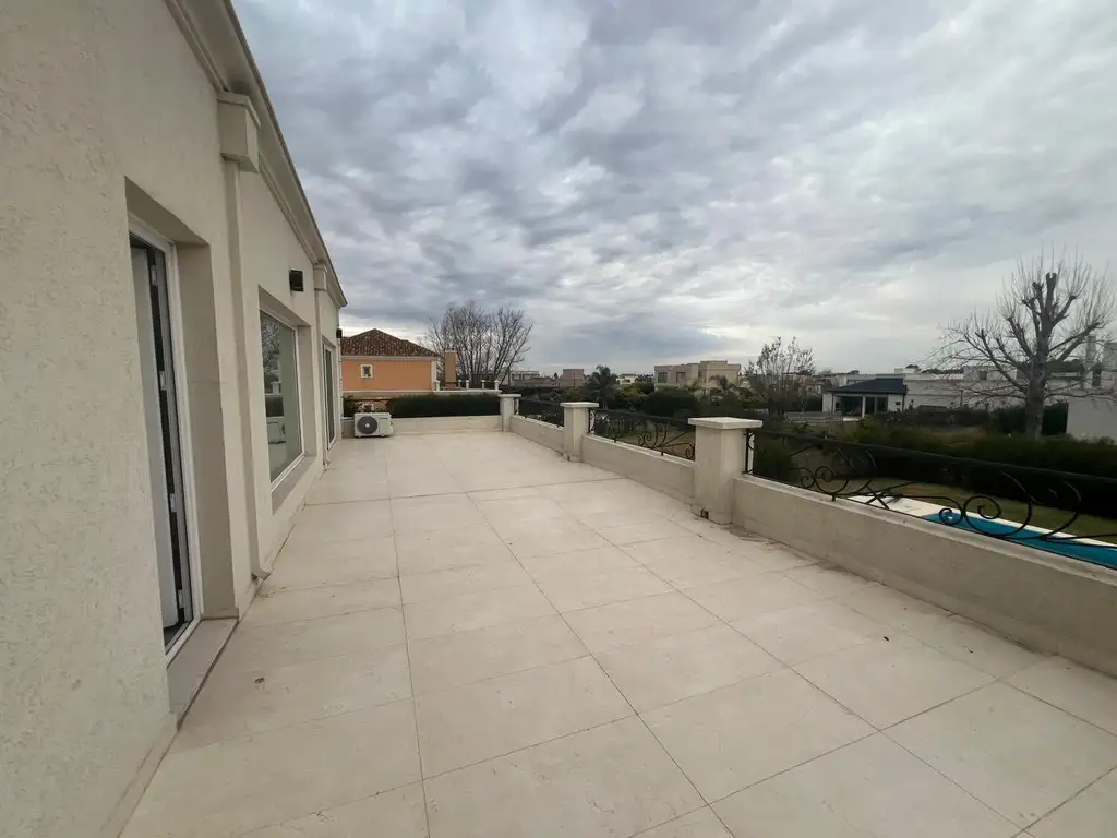 Casa en Venta - 3 dormitorios - USD 525.000