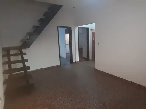 Casa 6 ambientes con 2 baños