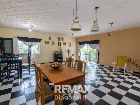 CASA Y LOCALES EN VENTA EN ROMERO