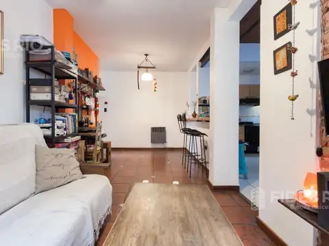 VENTA CASA DE PASILLO - DOS DORMITORIOS EN LA SEXTA