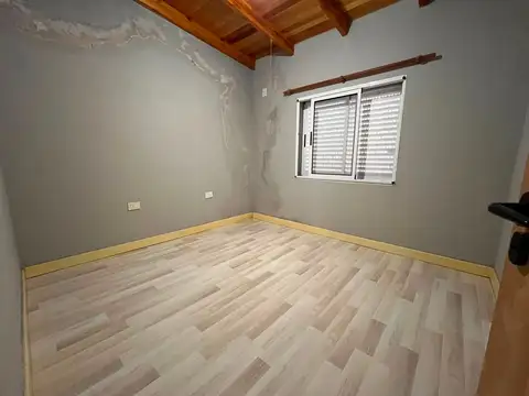 Casa 4 ambientes con 1 baño