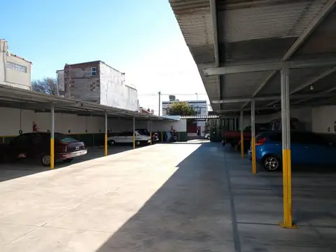 Cochera en Venta con acceso Ascensor