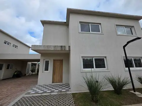 Casa  en Venta en Chic Village, La Lonja, Pilar