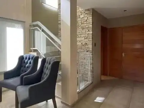 Casa en Venta en Barrio Parque Leloir, USD 450.000