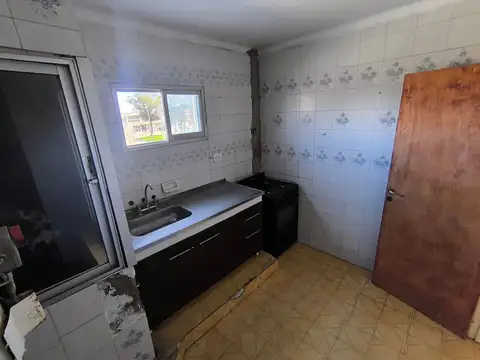 Venta en Block 4 Departamentos y 2 Locales