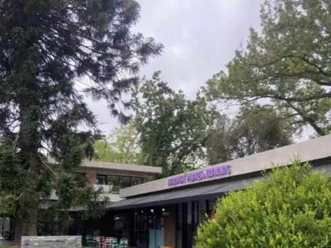 Local de 64mt2 en alquiler - Paseo Comercial Jardines de Ranelagh