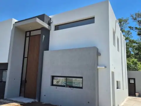 Venta Casa - Barrio Nativas - Puertos del Lago - 4 Ambientes