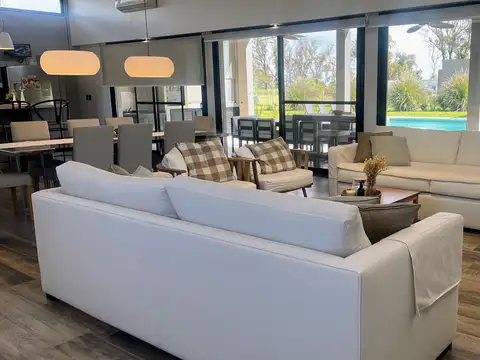 Casa 5 ambientes con 3 baños