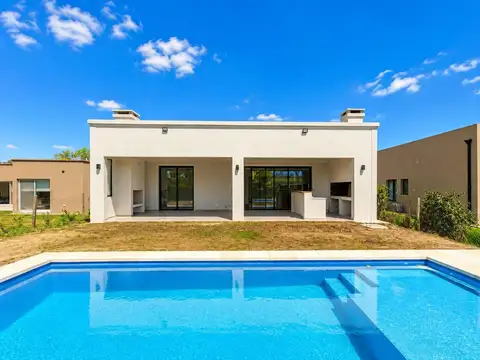 Casa con pileta en Pilar del Este San Ramon