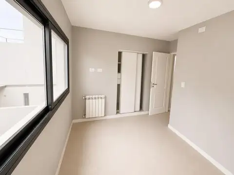 Depto Tipo Casa en Alquiler con 2 cocheras