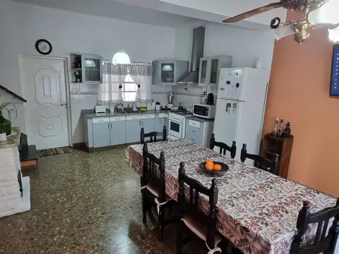 Casa 5 ambientes con 3 baños