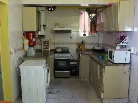 Casa 7 ambientes con 3 baños