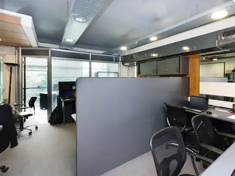 Edificio de oficinas. Ubicación estratégica frente a Panamericana. Florida Oeste