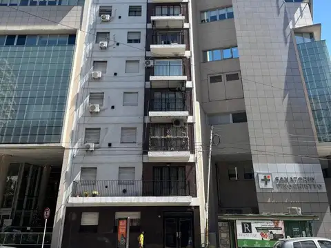 Departamento 3 ambientes con escritorio. Barrio Norte.