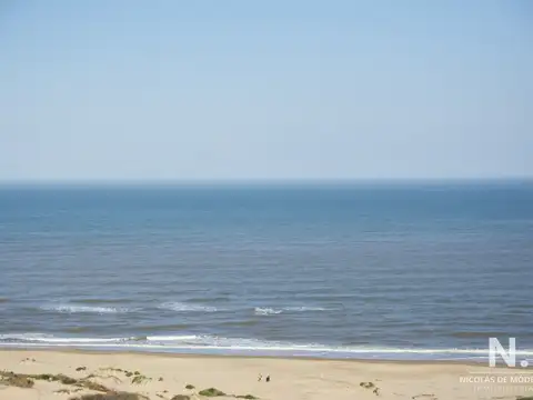Departamento en venta frente al mar. Playa Brava, Punta del Este.