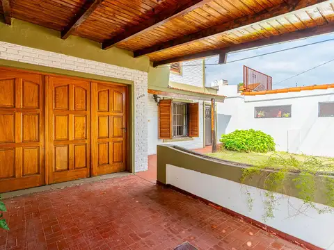 Casa en Venta con 3 cocheras