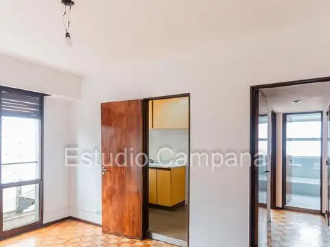 Departamento en Venta. Dos ambientes. Cochera. Al frente. Microcentro