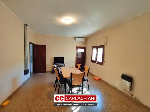 Casa 5 ambientes con 2 baños