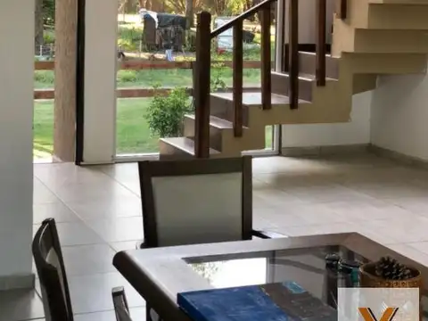Casa 6 ambientes con 2 baños