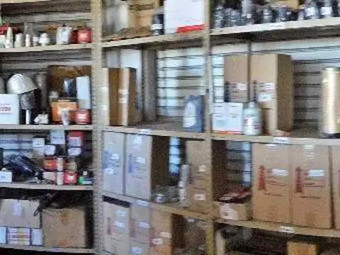 Venta Local / Galpón / Depósito. Entrada por 3 calles . Altura para camiones