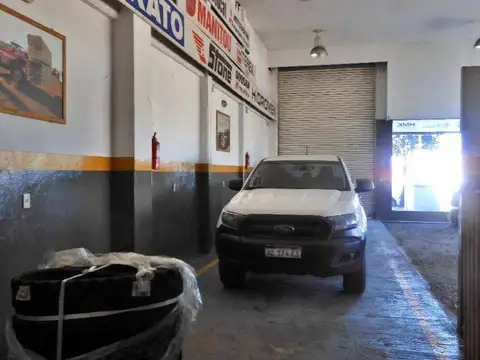 Venta Local / Galpón / Depósito. Entrada por 3 calles . Altura para camiones