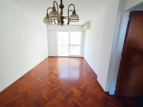 Venta Departamento tres dormitorios con cochera centro, orientación norte muy luminoso.