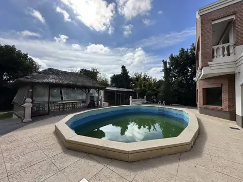 AVENIDA 143 E/ 40 Y 41 | CASA DE CATEGORIA + DEPARTAMENTO