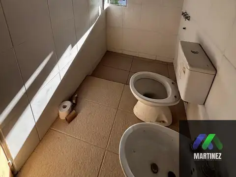 Casa 6 ambientes con 2 baños