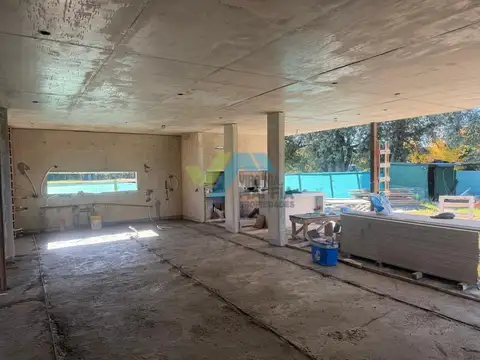 Casa en Venta con 2 cocheras