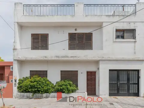 CASA MULTIFAMILIAR A LA VENTA EN ALDO BONZI CON PATIO
