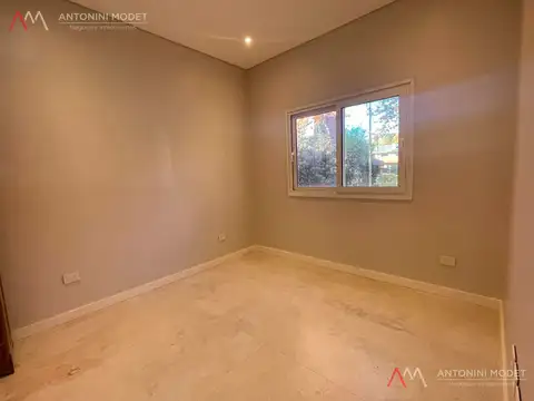 Casa 4 ambientes con 5 baños