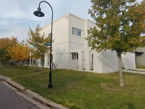 Oportunidad usd 399.000.- 4 dorm + dep+ galeria c-p+pileta