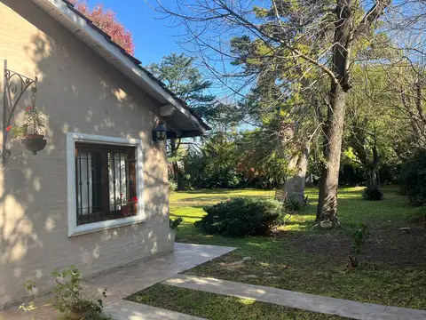 Hermosa casa quinta con terreno de 1720 metros
