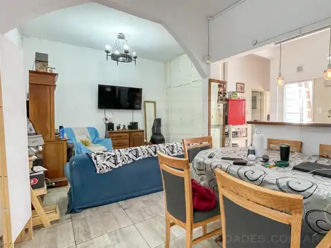 España al 3700  entre Carlos Gardel y Bermudez