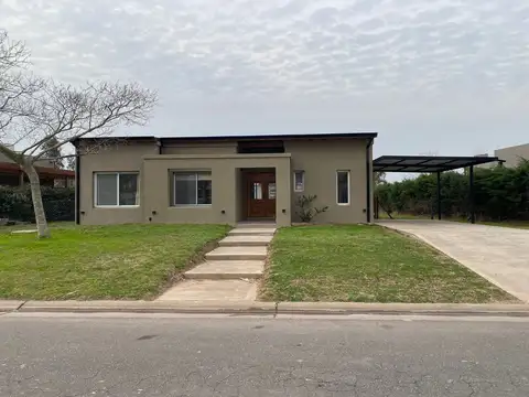 Casa 4 ambientes con 3 baños