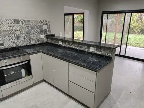 Casa 4 ambientes con 3 baños