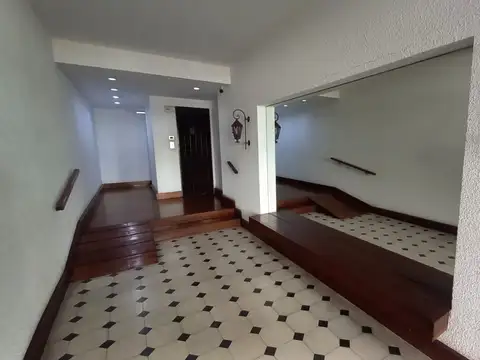 Cespedes 2400, Piso 5