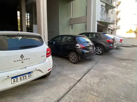 EXCELENTE COCHERA  FIJA , UBICADA EN PLANTA BAJA BARRIO  CABALLITO