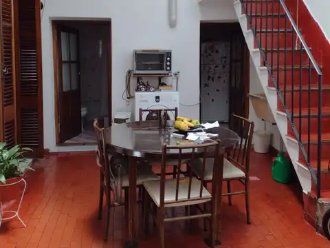 Amplio PH 4amb. Constitución 3150 a una Cuadra Garay- Luminoso Reciclado- info whatsapp 1136072562