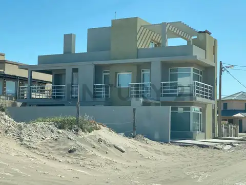 Vendemos Imponente Casa con Vista al Mar de Claromecó