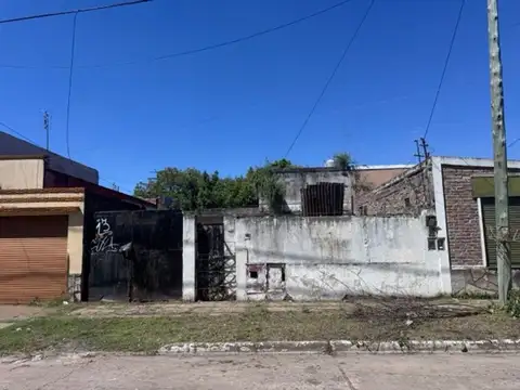 CASA A REFACCION BUENA UBICACION