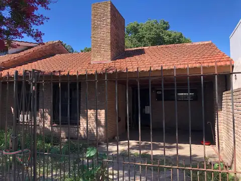 JOSE MARMOL - lote con construcción a demoler